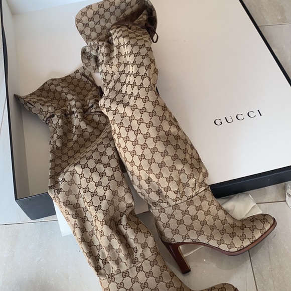 Brand new authentic GUCCI over the knee Puffer Boots monogram beige Ebony boots - Picture 5 of 9